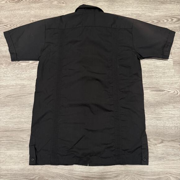 Chic Elegant Black Guayabera Embroidered Button Up Shirt S Short Sleeve Resort - Picture 2 of 6